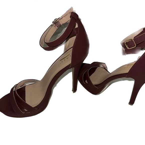 Gorgeous red burgundy heels - Picture 2 of 4